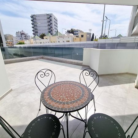 Shades Of Blue Apartment Larnaca Exterior foto