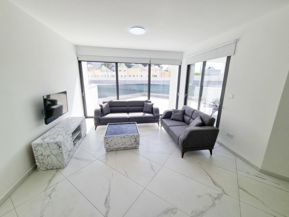 Shades Of Blue Apartment Larnaca Exterior foto