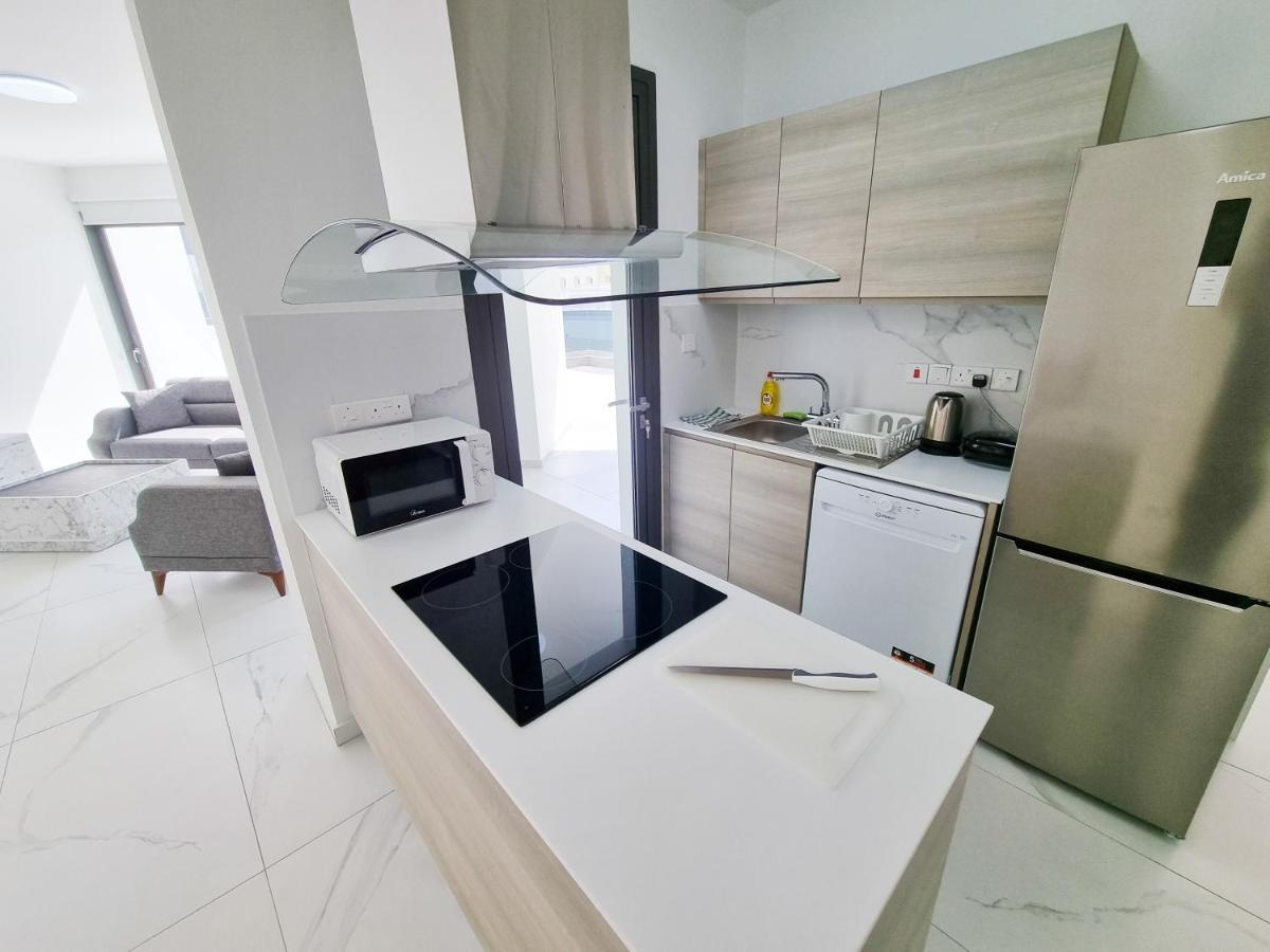 Shades Of Blue Apartment Larnaca Exterior foto