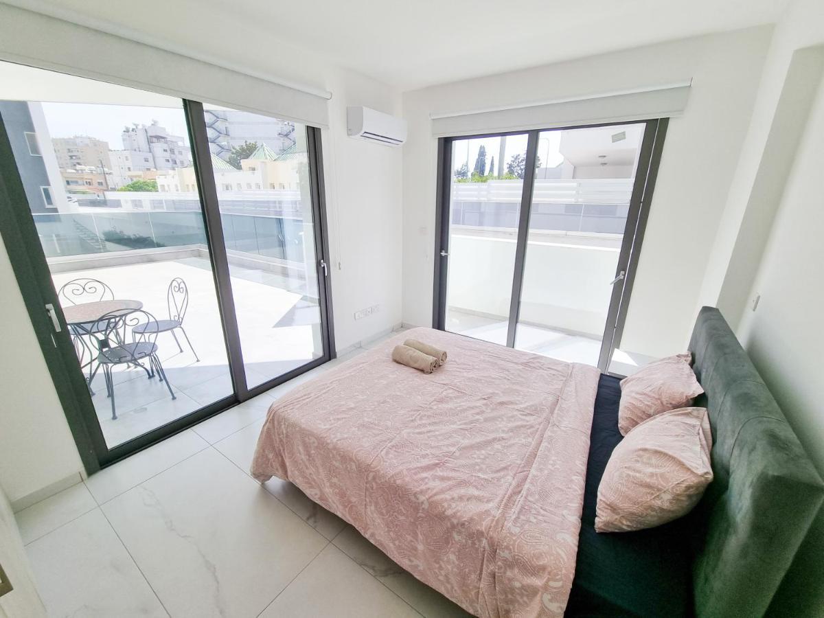 Shades Of Blue Apartment Larnaca Exterior foto